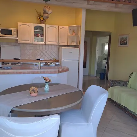 Gordana - Two Bedroom With Balcony And Sea View Daire *