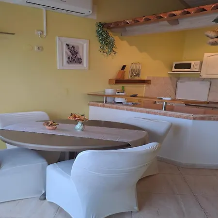 Gordana - Two Bedroom With Balcony And Sea View Daire *