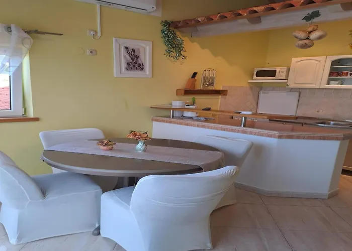 Gordana - Two Bedroom With Balcony And Sea View Daire *